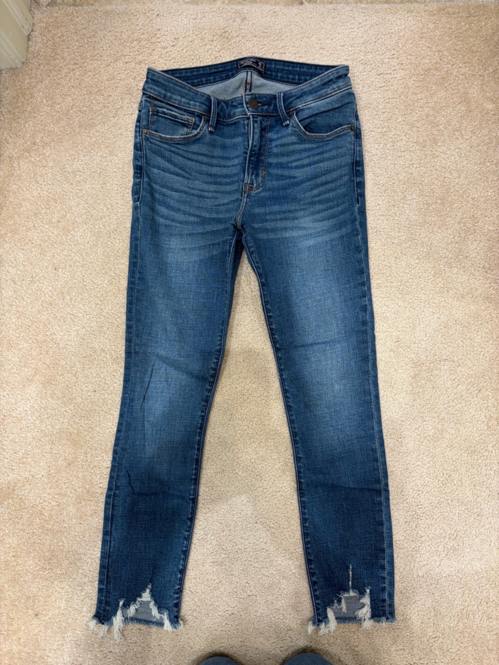 Abercrombie & Fitch Women's Dark Blue Skinny Jeans with Frayed Ankles